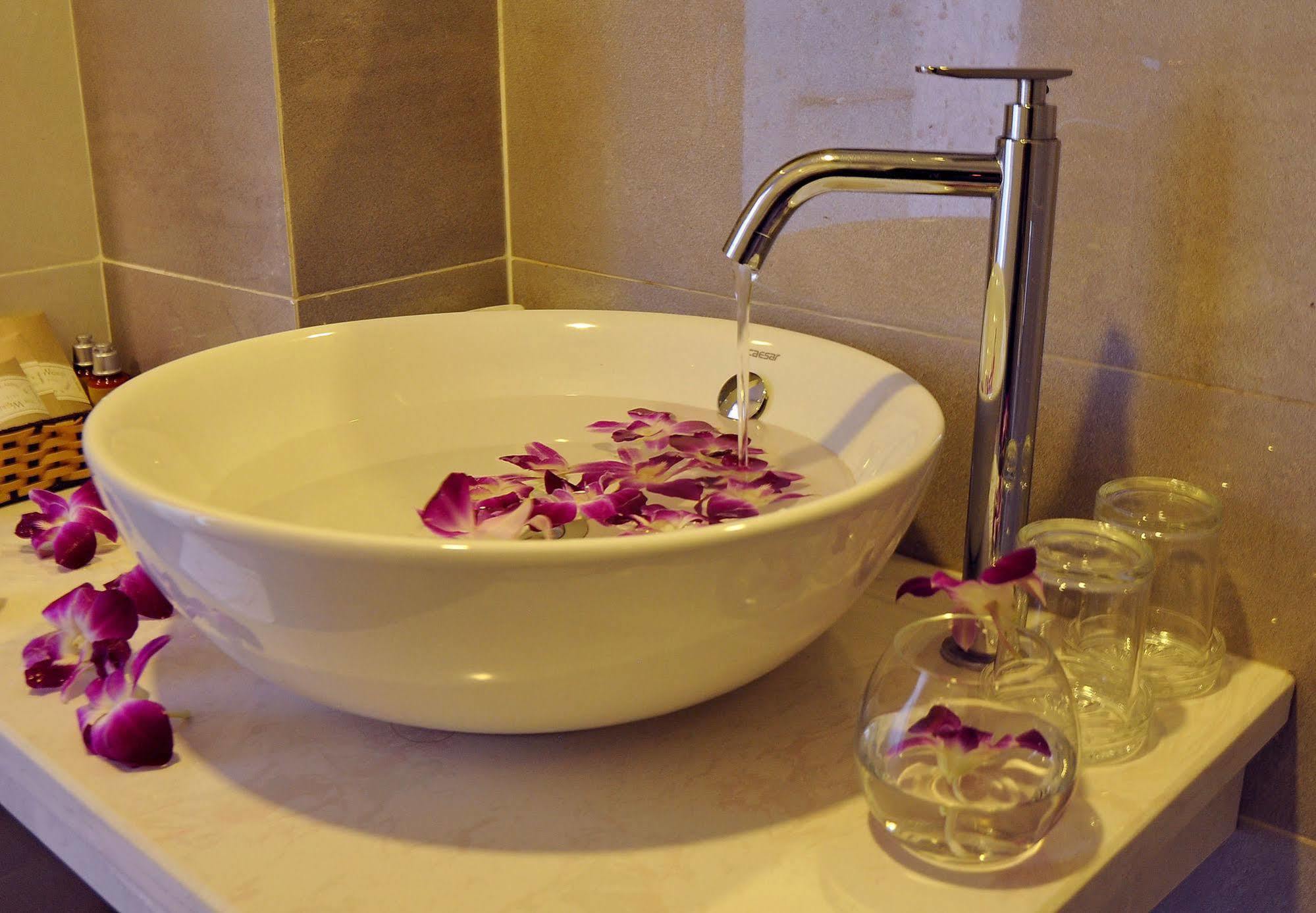 Camellia Nhatrang Hotel Нячанг Экстерьер фото