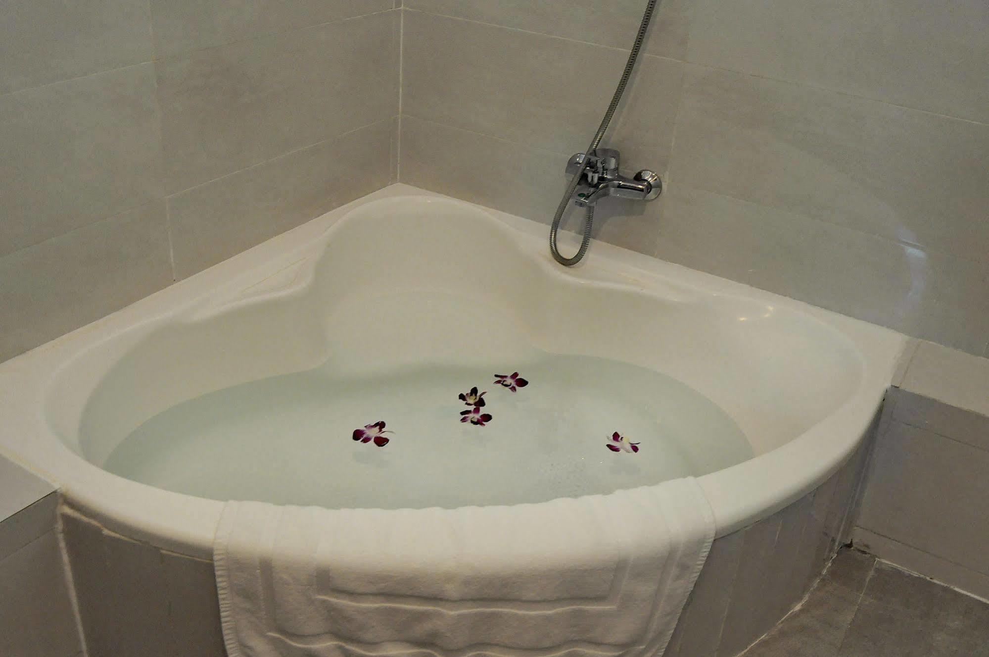 Camellia Nhatrang Hotel Нячанг Экстерьер фото